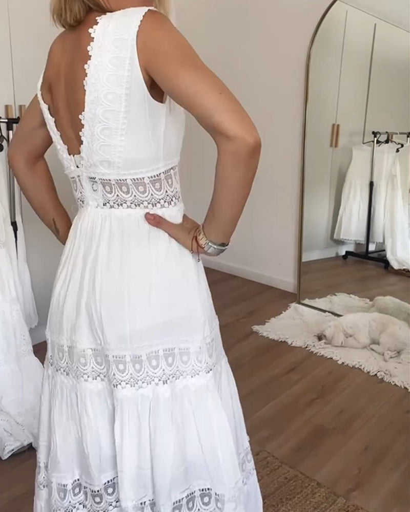 Kim | Lace Dress with V-Neckline