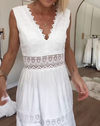 Kim | Lace Dress with V-Neckline