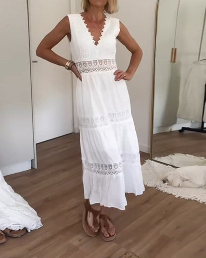 Kim | Lace Dress with V-Neckline