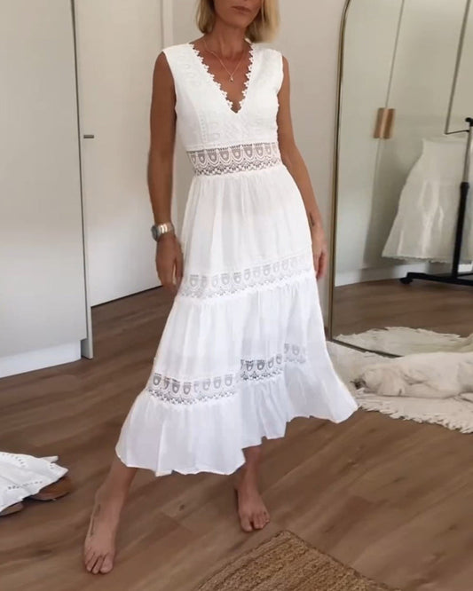 Kim | Lace Dress with V-Neckline