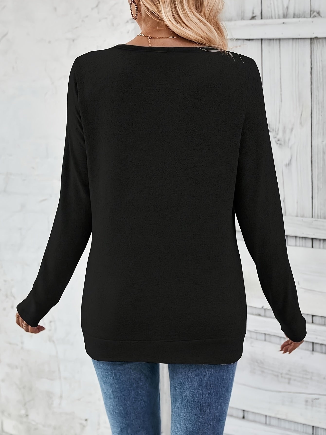 Elise | Elegant V-neck T-shirt with Long Sleeves and Button Detail
